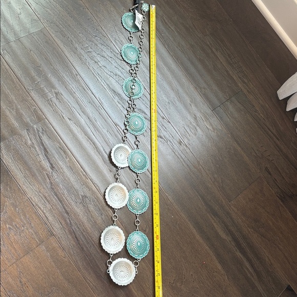 Catchfly Chain Silver tone/turquoise conchos, embossed floral - Picture 7 of 8